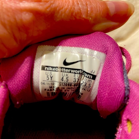 Nike Tennis Shoes-Size 5 EUC - Picture 6 of 6